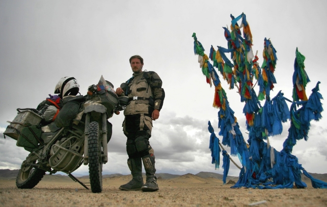 Mihai in Mongolia 3 romanian men riders romanians